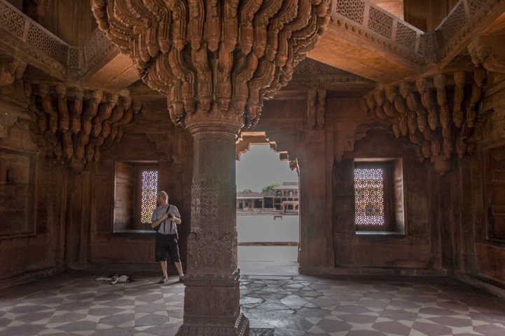 16 - India - Fatehpur Sikri - Diwan-i-Khas o sala de audiencias